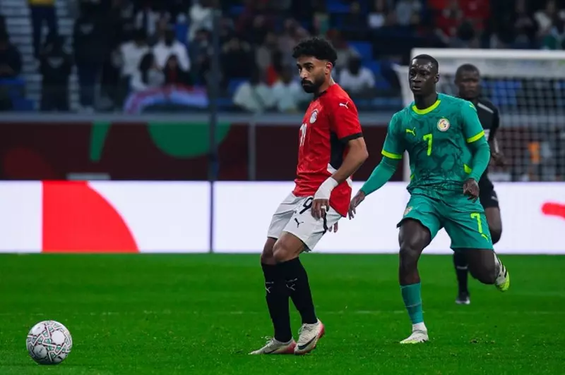 مصدر في اتحاد الكرة ليلا كورة: كاف أبلغنا بإيقاف مروان عطية وصلاح محسن مباراتين 